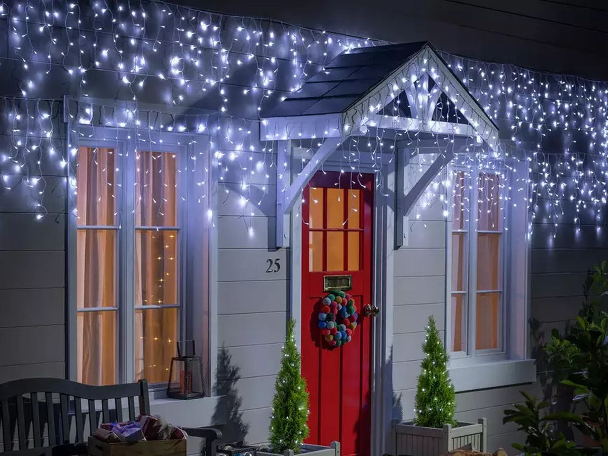 elegant and pretty christmas lights add festive feeling to homes intended for where outdoor christmas lights may be hung crossword Elegant And Pretty' Christmas Lights 'Add Festive Feeling To Homes intended for Where Outdoor Christmas Lights May Be Hung Crossword